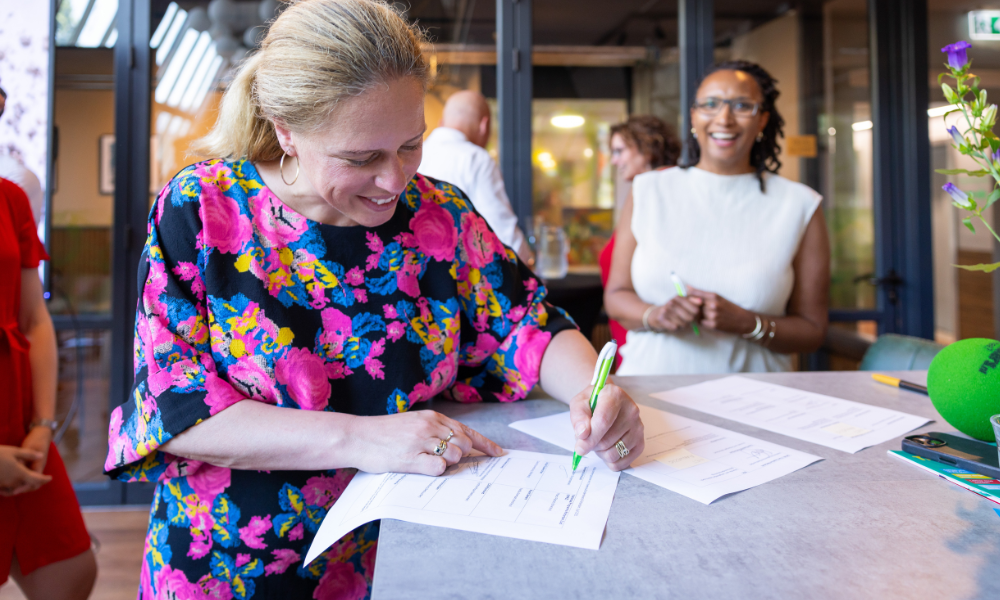 Burgemeester Carola Schouten ondertekent samenwerkingsovereenkomst