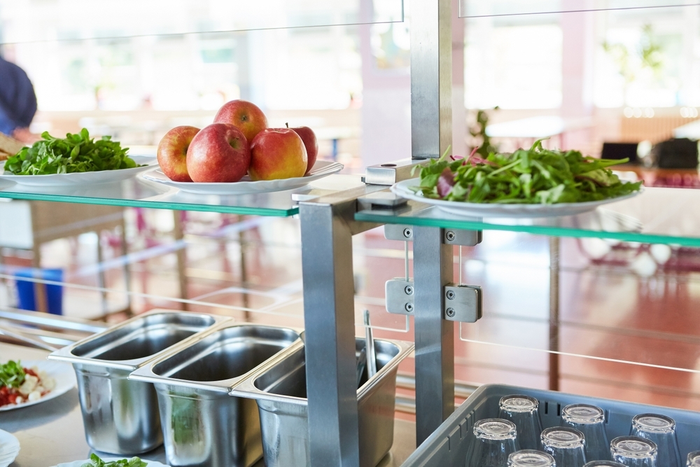Buffet met appels en salade