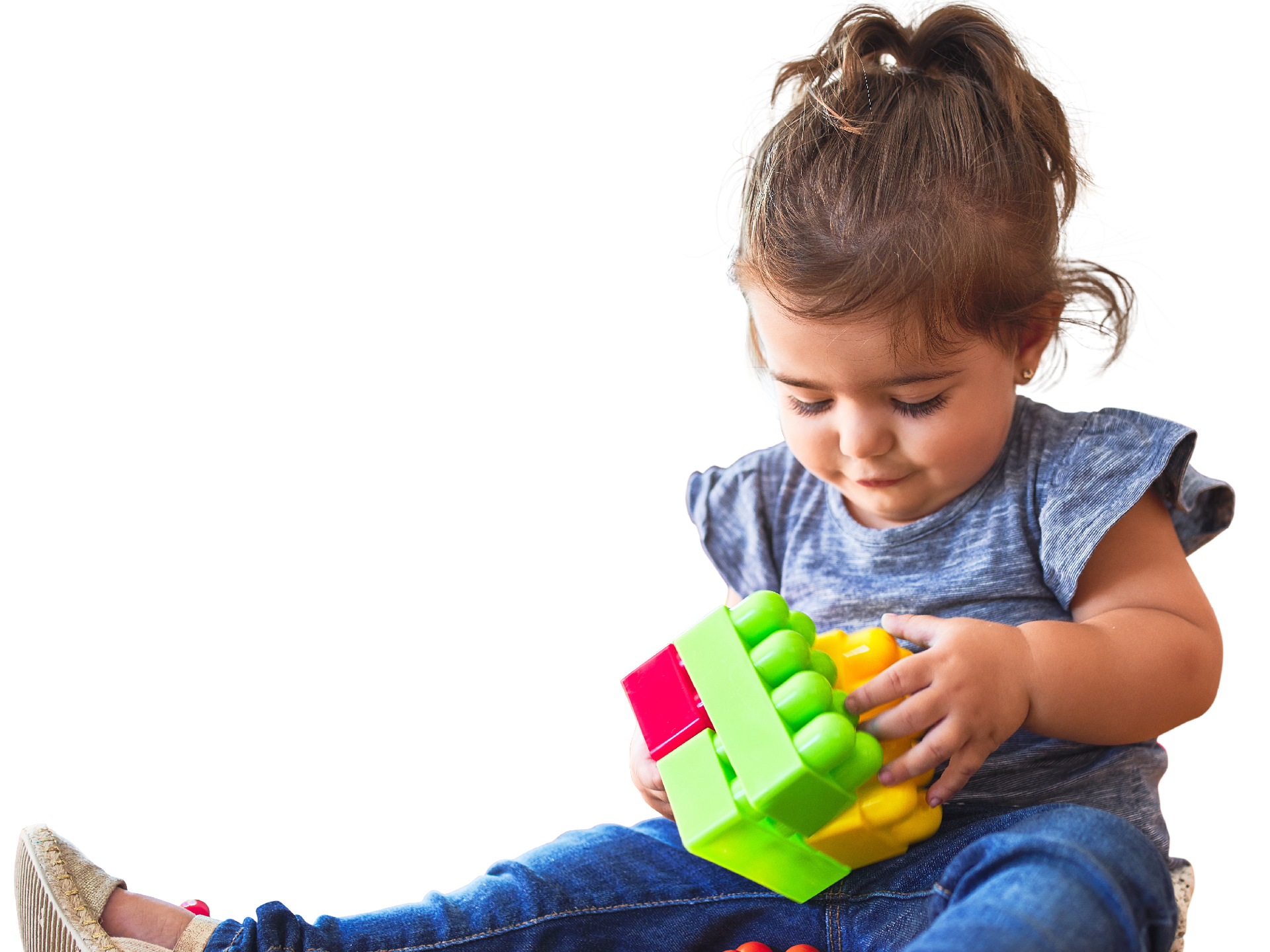 Peuter speelt met blokken