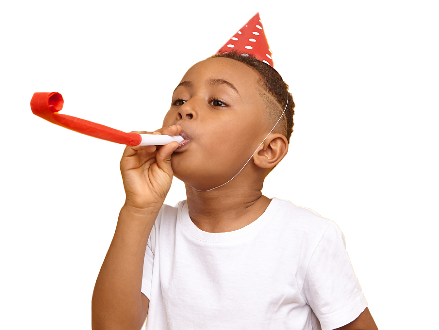 Jongen met verjaardagversiering