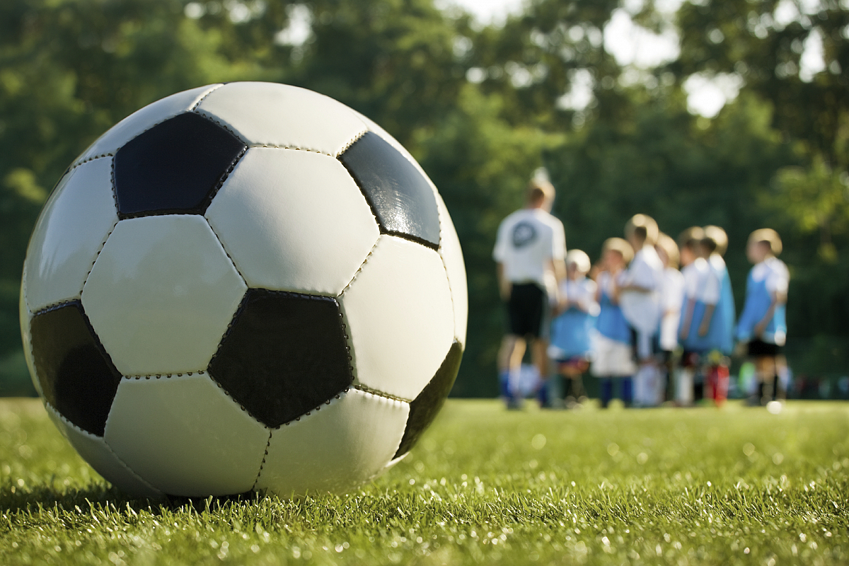 Voetbal op het voetbalveld