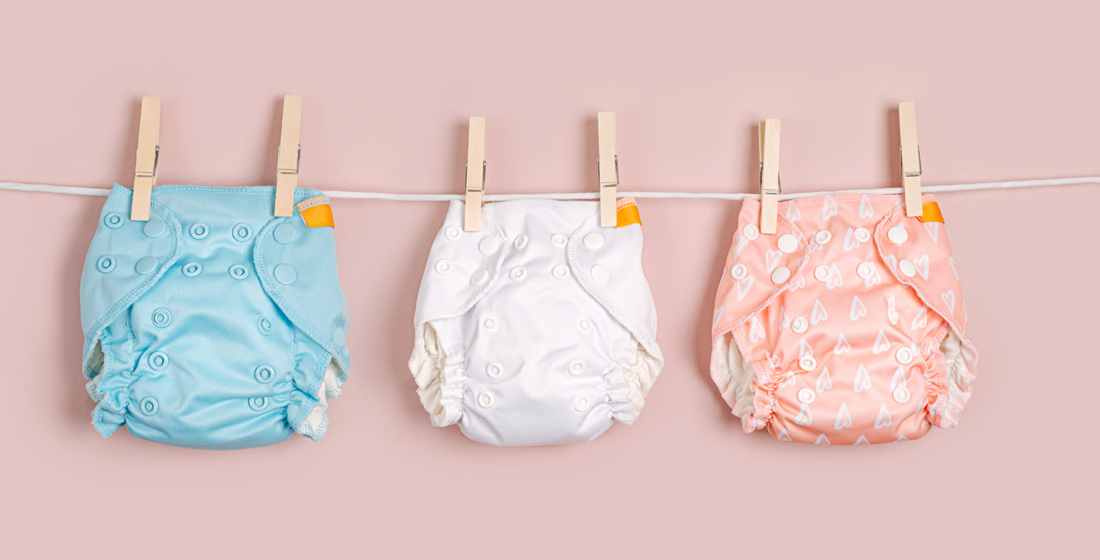 Luiers hangen aan waslijn