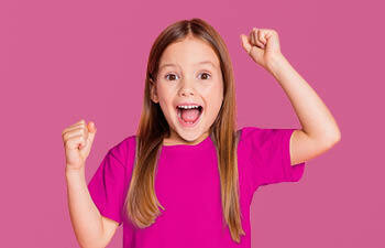 Meisje juicht