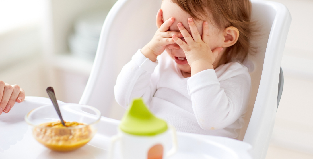 Peuter krijgt hapje en wil niet eten