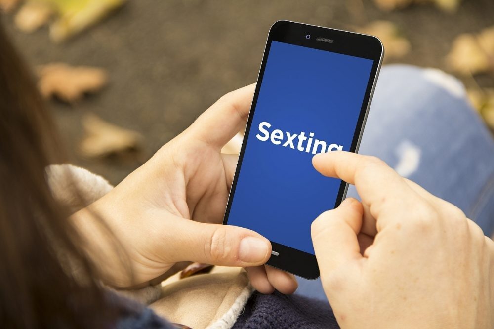 Mobiel met tekst sexting erop