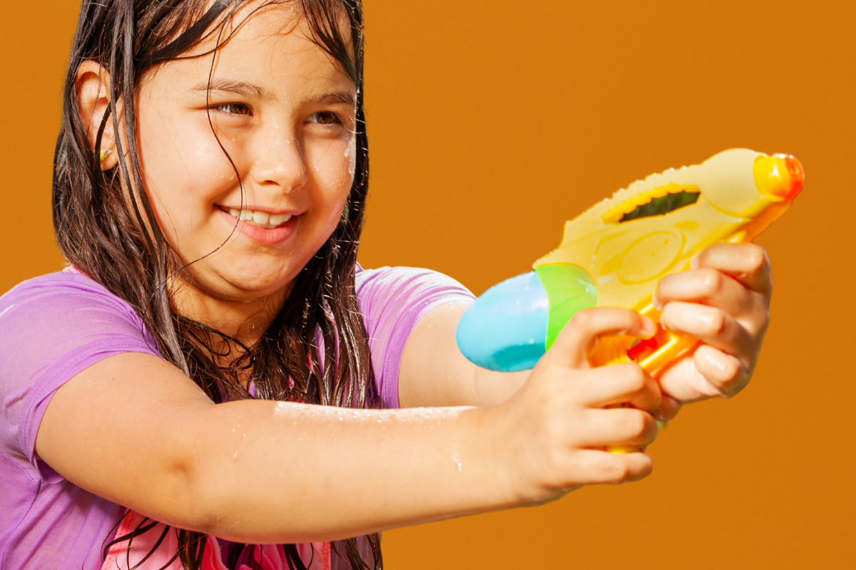 Meisje met waterpistool